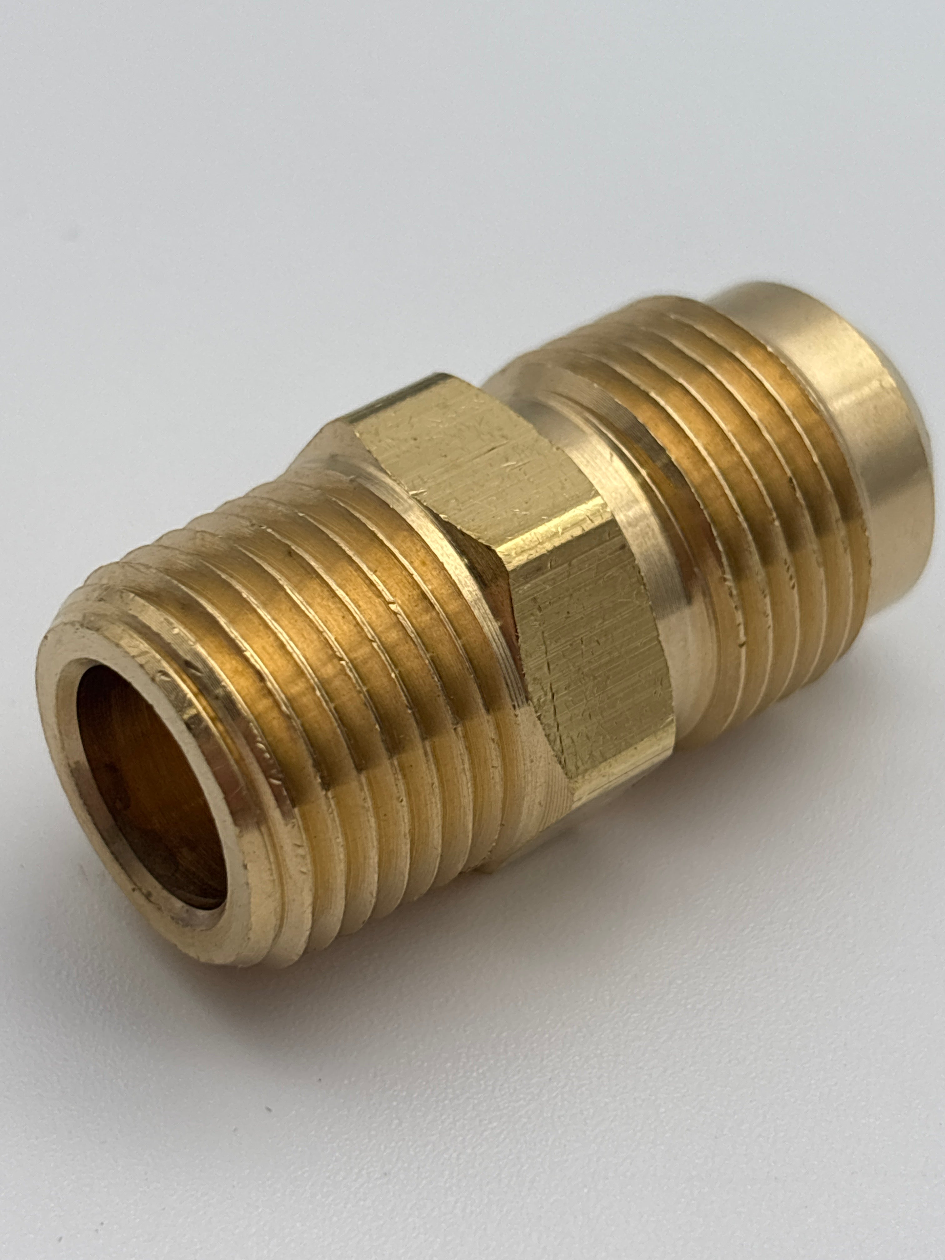 Male Connector 5/8 SAE x 1/2 NPT 48-10D 177.84810D