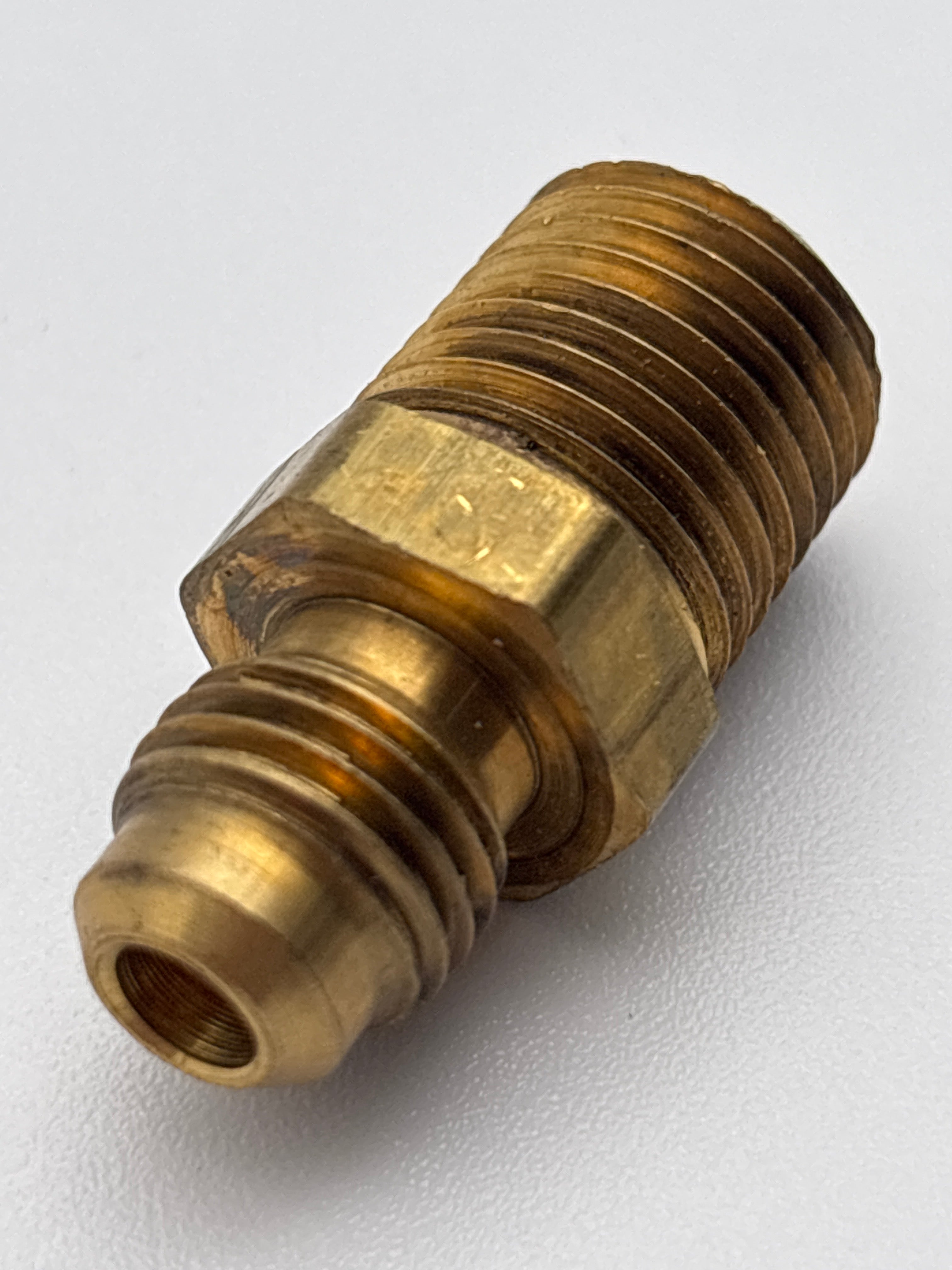 Male Connector 1/4 SAE x 1/4 NPT 48-4B 177.8484B