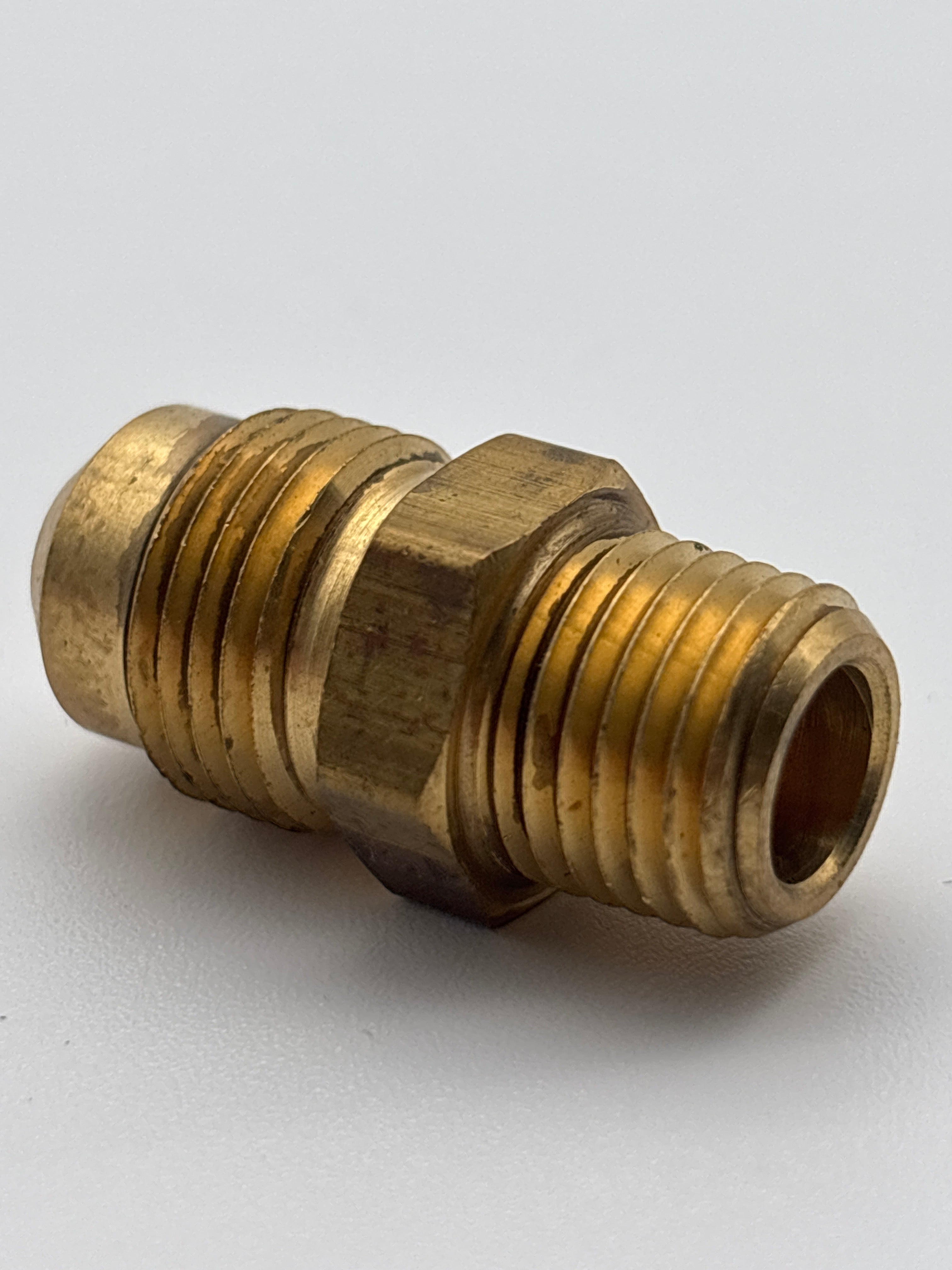 Male Connector 3/8 SAE x 1/4 NPT 48-6B 177.8486B