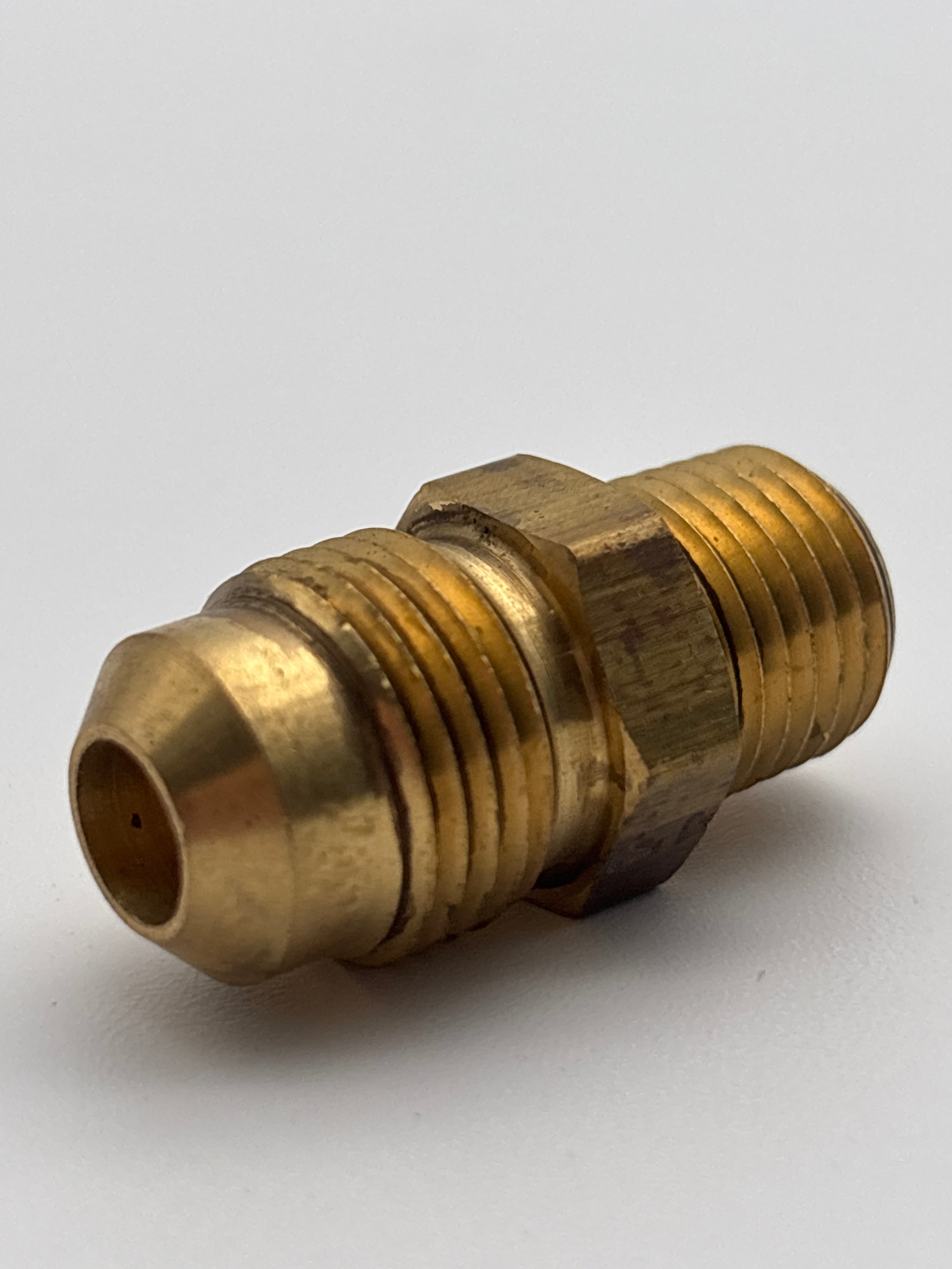 Male Connector 3/8 SAE x 1/4 NPT 48-6B 177.8486B