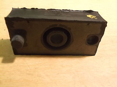 Radiator Mount M203057